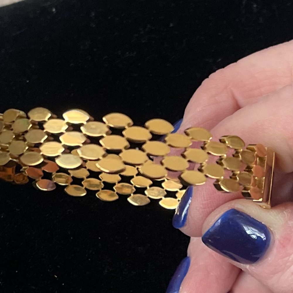 Elegant Gold Bracelet
